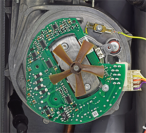 wc greenstar junior r00638 fan pcb in situ with impeller.jpg